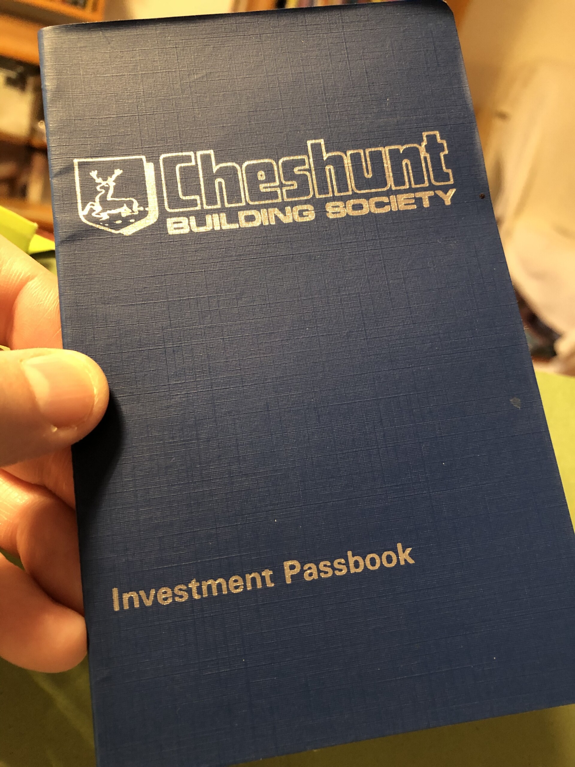 영국 Cheshunt Building Society의 옛 투자 통장 표지. Starr–Bowkett의 1882년 광고 원판은 아니다.